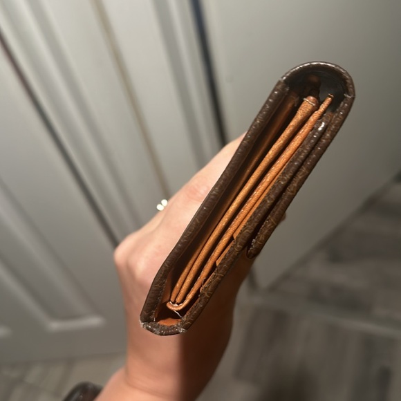 Celine Trifold Wallet w/ Unbranded Chain - Picture 9 of 15